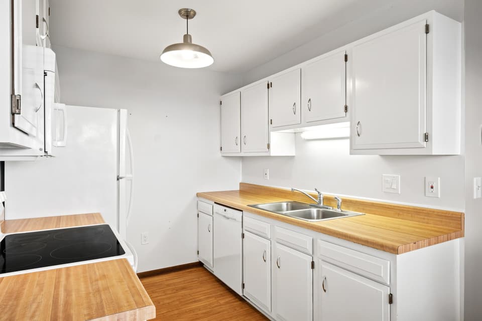 1748 Donlee Drive Unit 105, photo 9 of 27