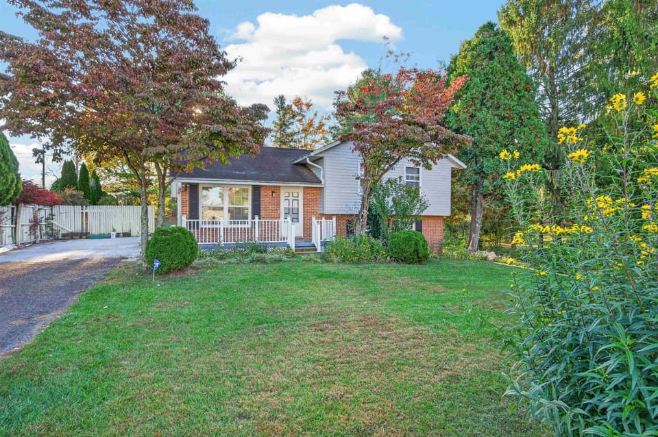 1704 Oriole Drive, photo 7 of 40