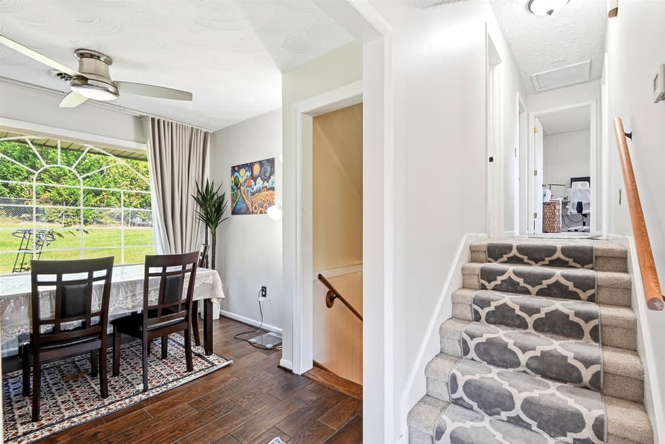 308 Grandview Drive, photo 16 of 40