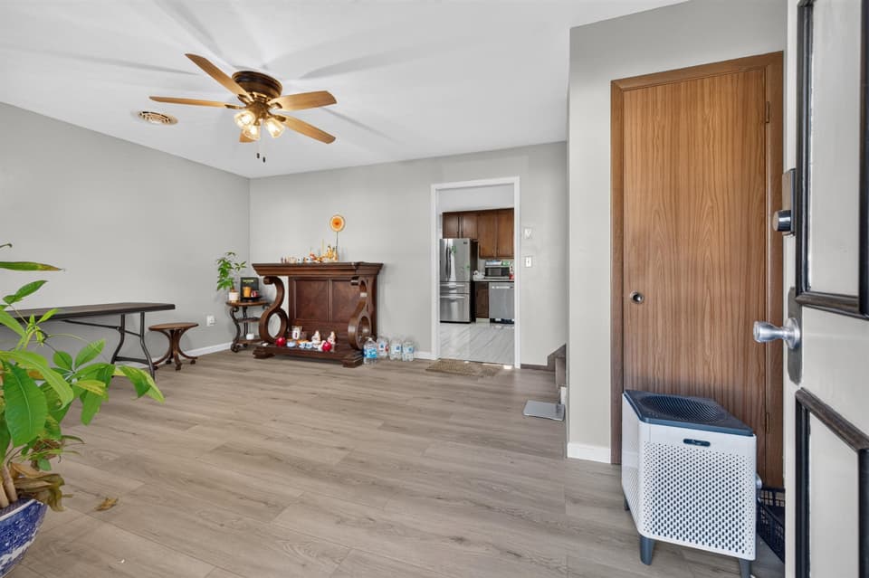 1704 Oriole Drive, photo 18 of 40