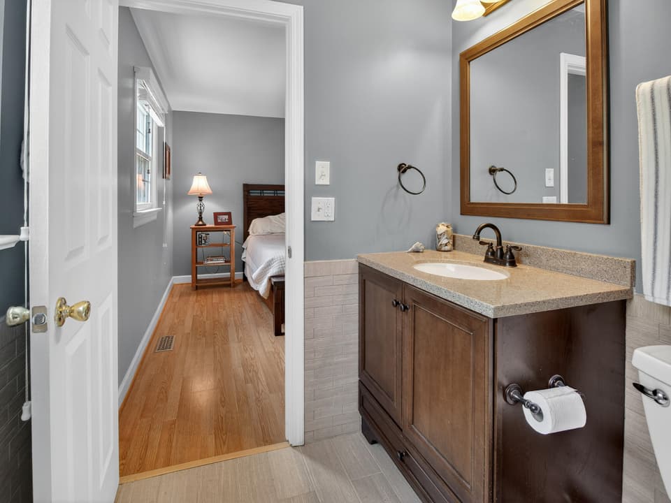 120 Camelot Ct, photo 23 of 35