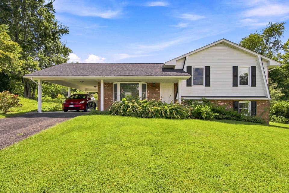 1105 Golfview Drive, Blacksburg, VA