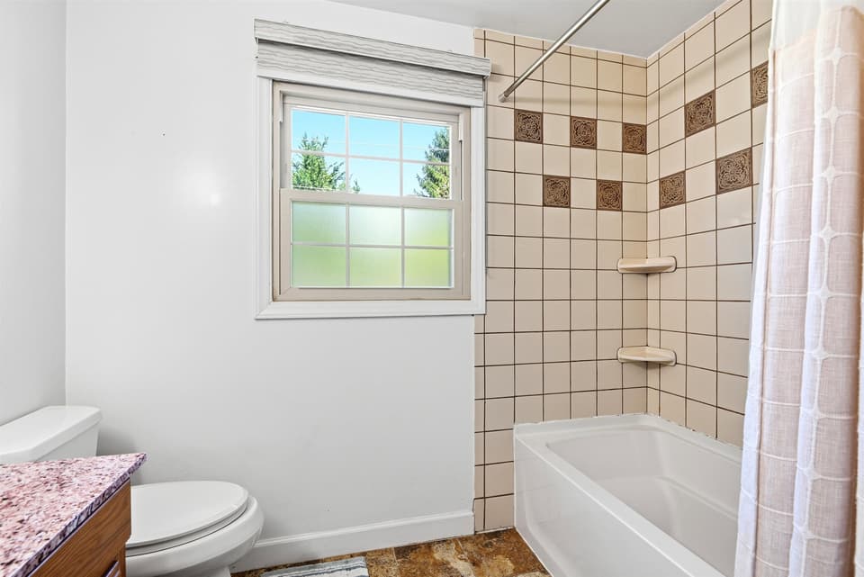 308 Grandview Drive, photo 22 of 40