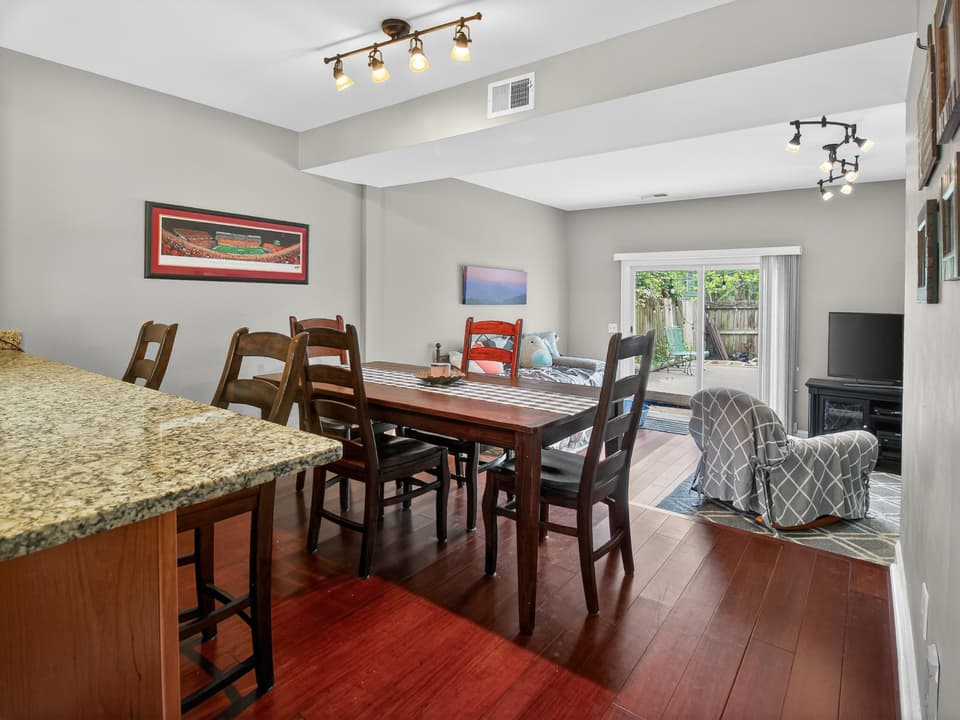 120 Camelot Ct, photo 18 of 35