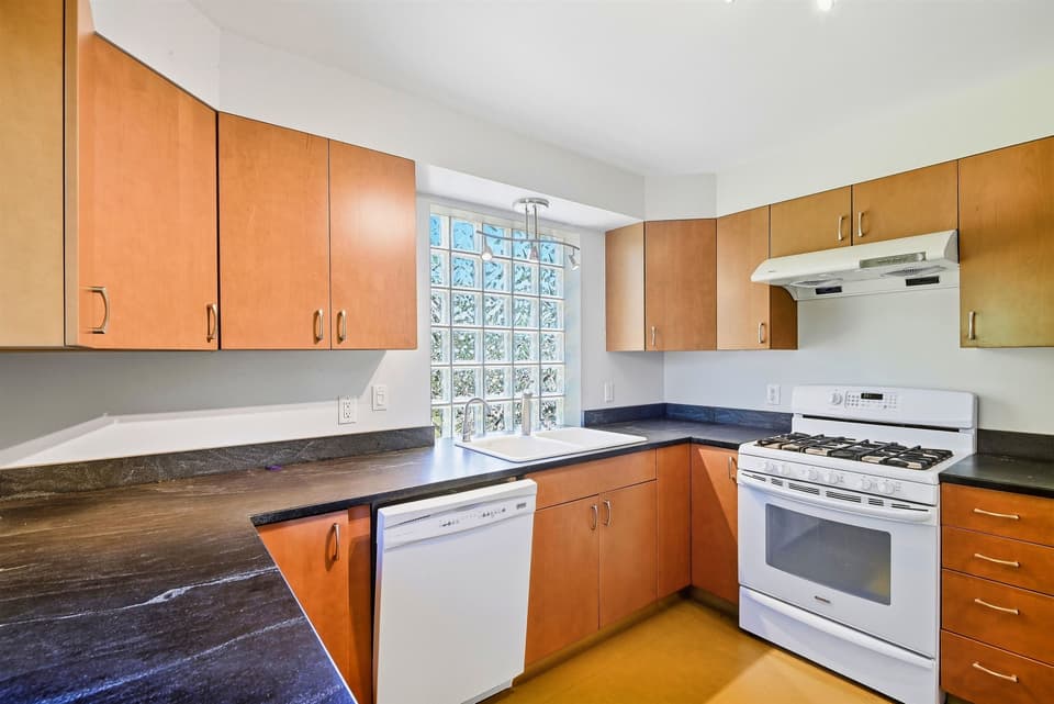 404 Eastview Terrace, photo 15 of 40