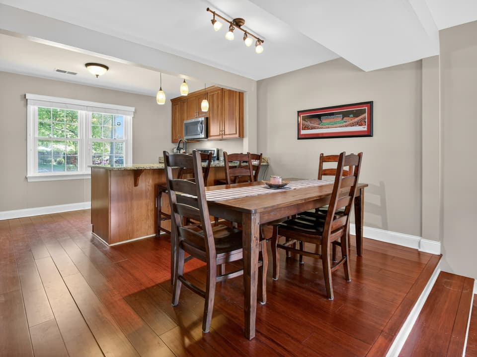 120 Camelot Ct, photo 11 of 35