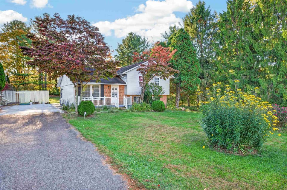 1704 Oriole Drive, photo 10 of 40
