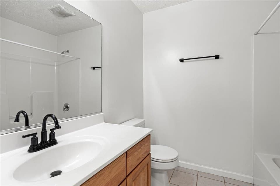 3431 Gordon Drive, photo 6 of 32
