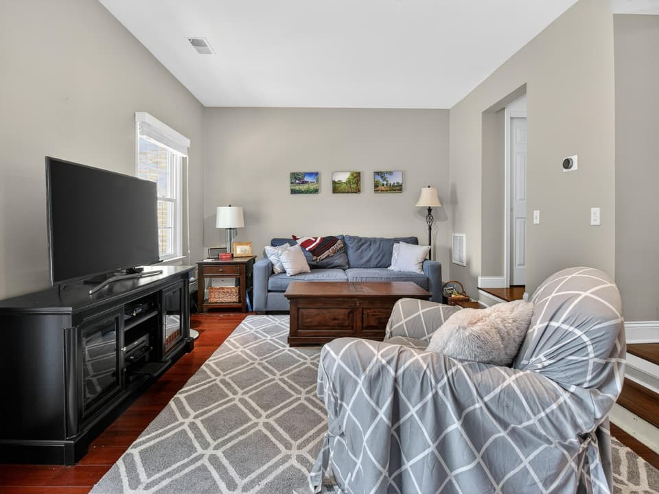 120 Camelot Ct, photo 6 of 35