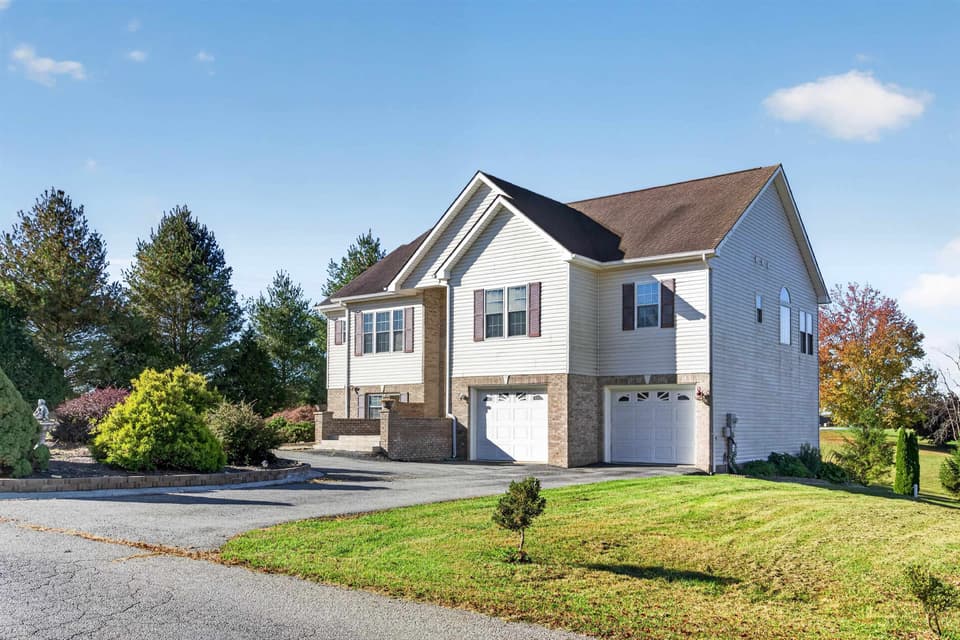 1701 Stratford View Drive, photo 7 of 40