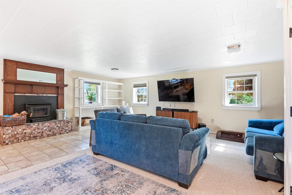 308 Grandview Drive, photo 23 of 40
