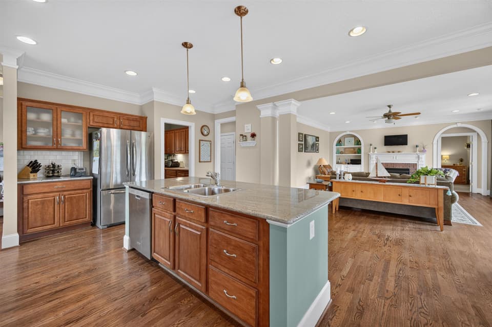 1220 Brockton Street, photo 10 of 40