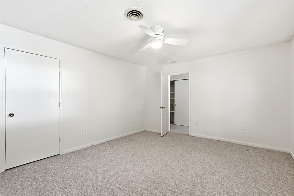 401 Stonegate Drive, photo 37 of 40