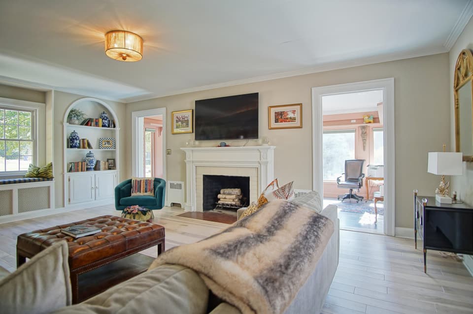 808 Preston Avenue, photo 6 of 40