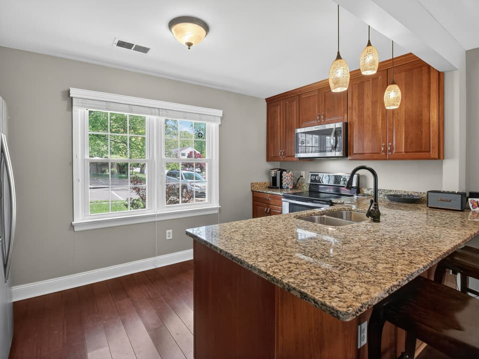 120 Camelot Ct, photo 13 of 35