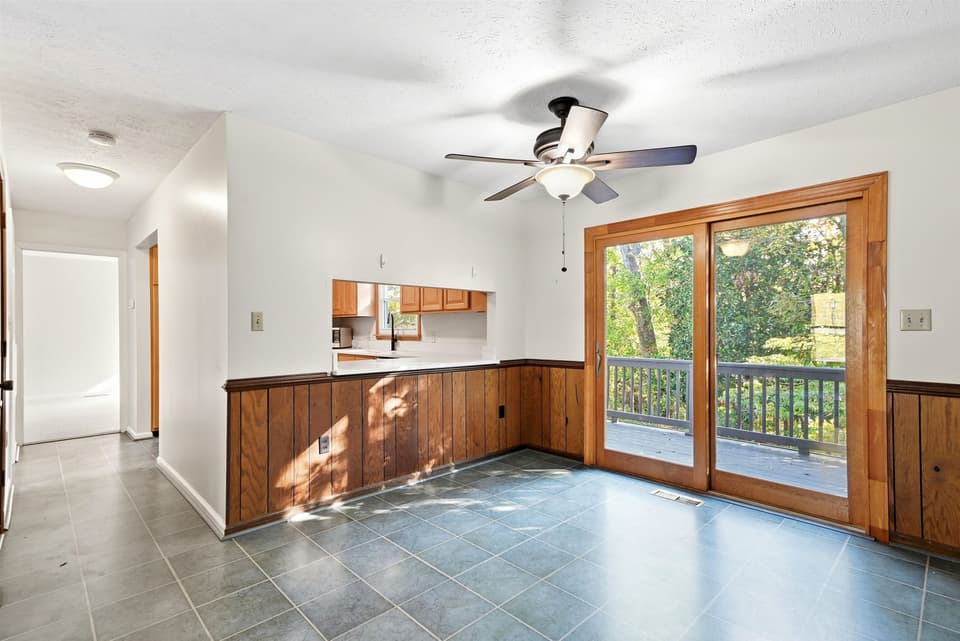 401 Stonegate Drive, photo 24 of 40