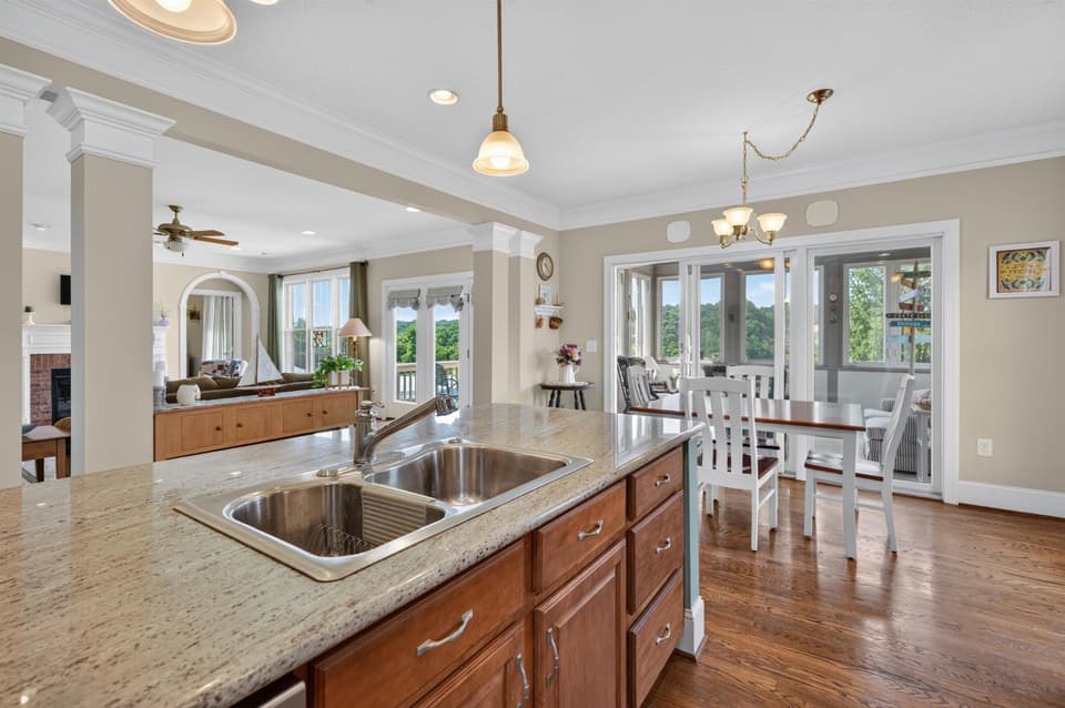 1220 Brockton Street, photo 11 of 40