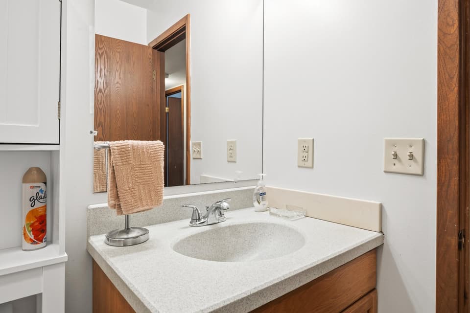 1748 Donlee Drive Unit 105, photo 18 of 27