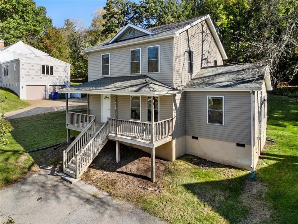 516 Sunrise Drive, photo 4 of 40