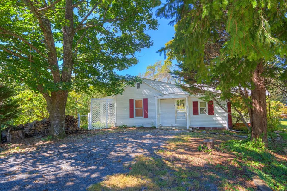 1703 Butternut Road, Blacksburg, VA