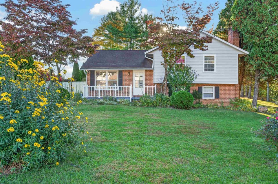 1704 Oriole Drive, photo 9 of 40