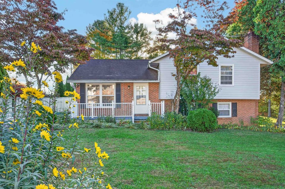 1704 Oriole Drive, photo 8 of 40