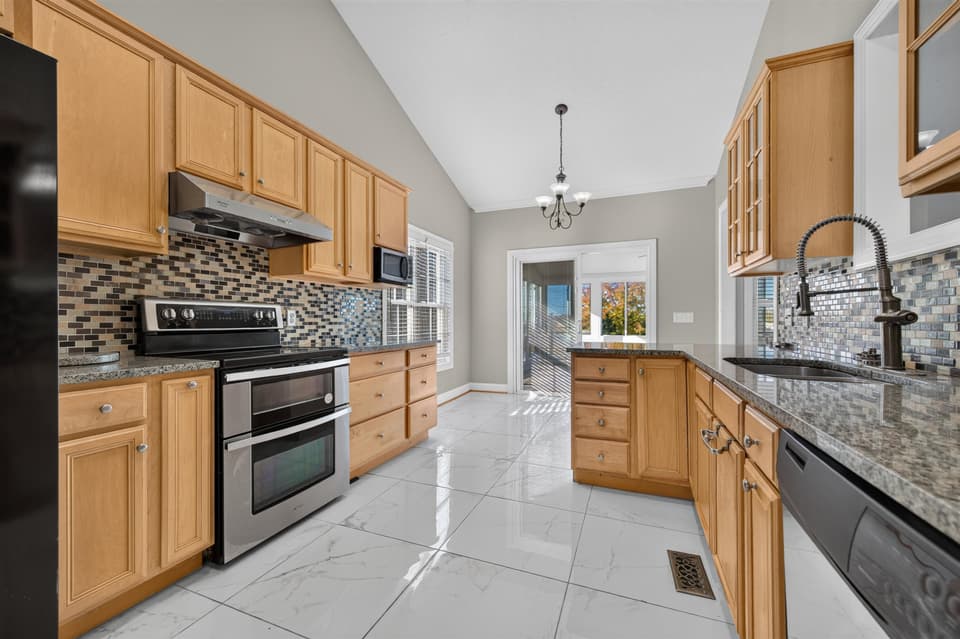 1701 Stratford View Drive, photo 25 of 40