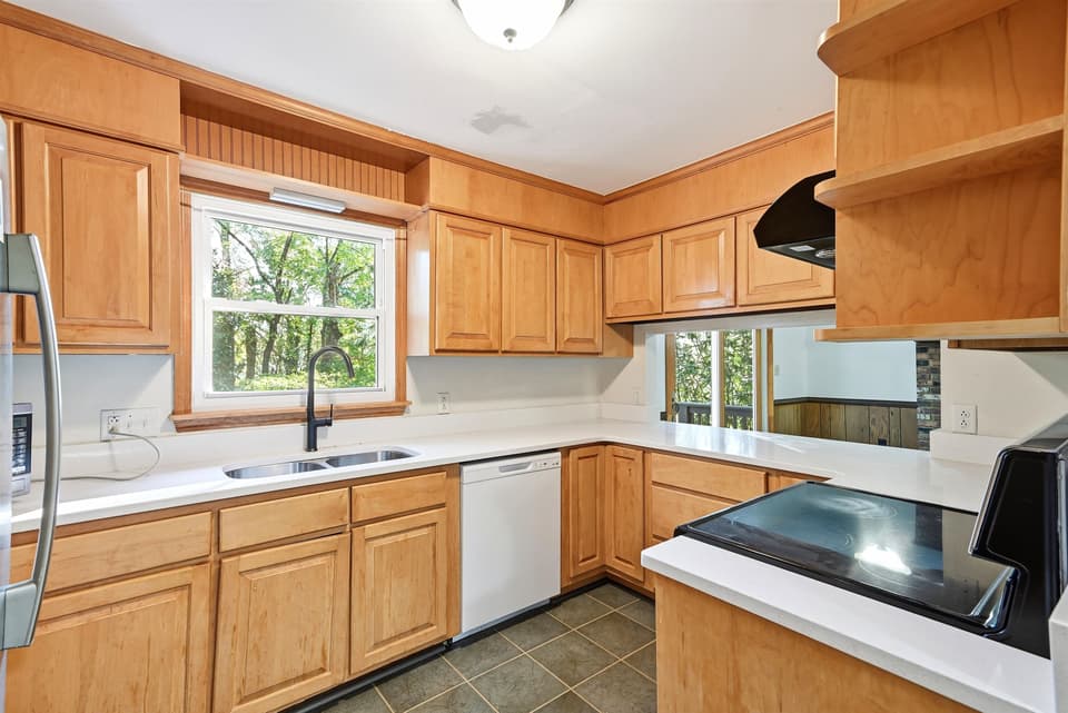 401 Stonegate Drive, photo 19 of 40