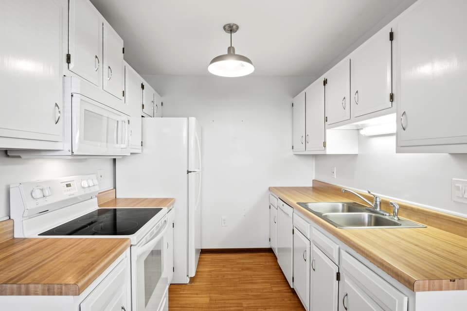 1748 Donlee Drive Unit 105, photo 8 of 27