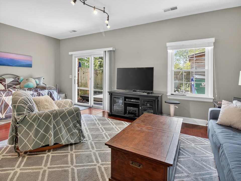 120 Camelot Ct, photo 9 of 35