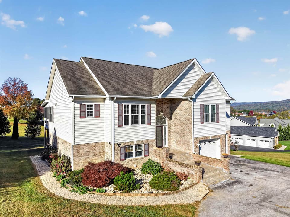 1701 Stratford View Drive, photo 5 of 40