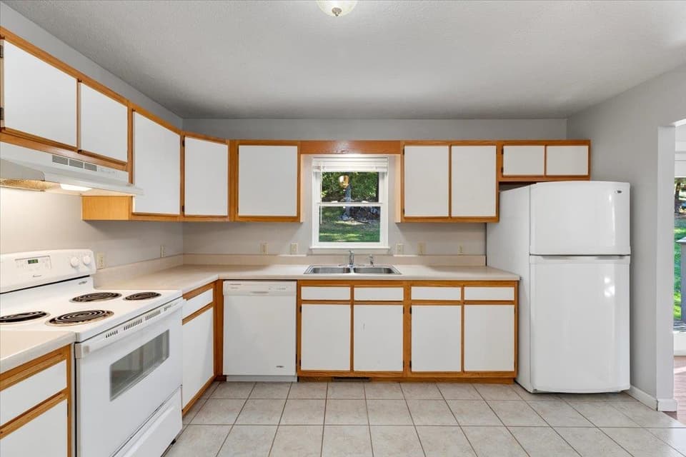 516 Sunrise Drive, photo 11 of 40