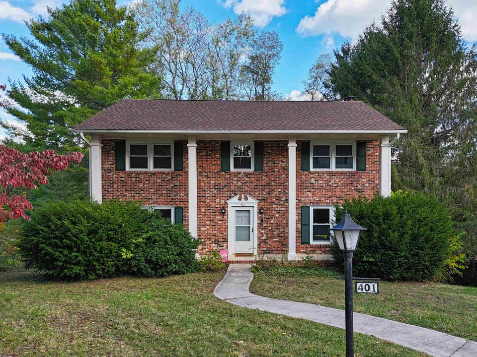 401 Stonegate Drive, photo 2 of 40
