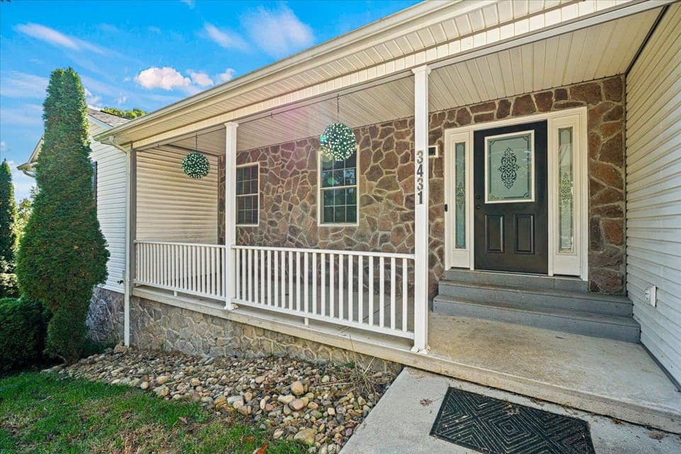 3431 Gordon Drive, photo 25 of 32