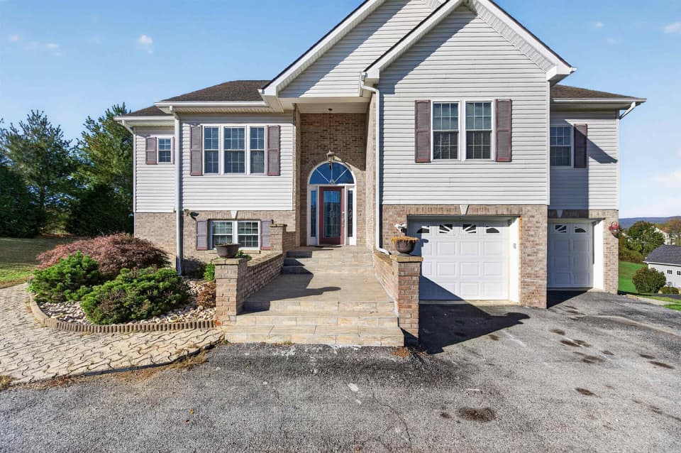 1701 Stratford View Drive, photo 9 of 40