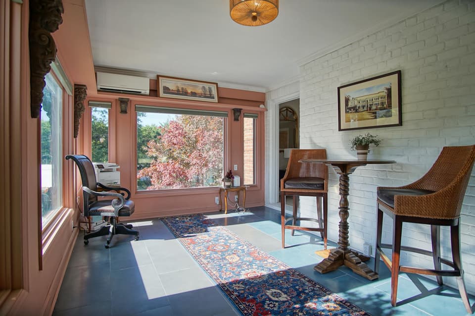 808 Preston Avenue, photo 9 of 40