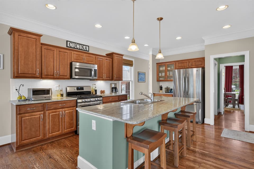 1220 Brockton Street, photo 9 of 40