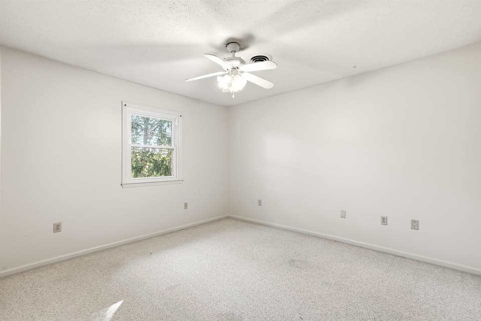 401 Stonegate Drive, photo 39 of 40