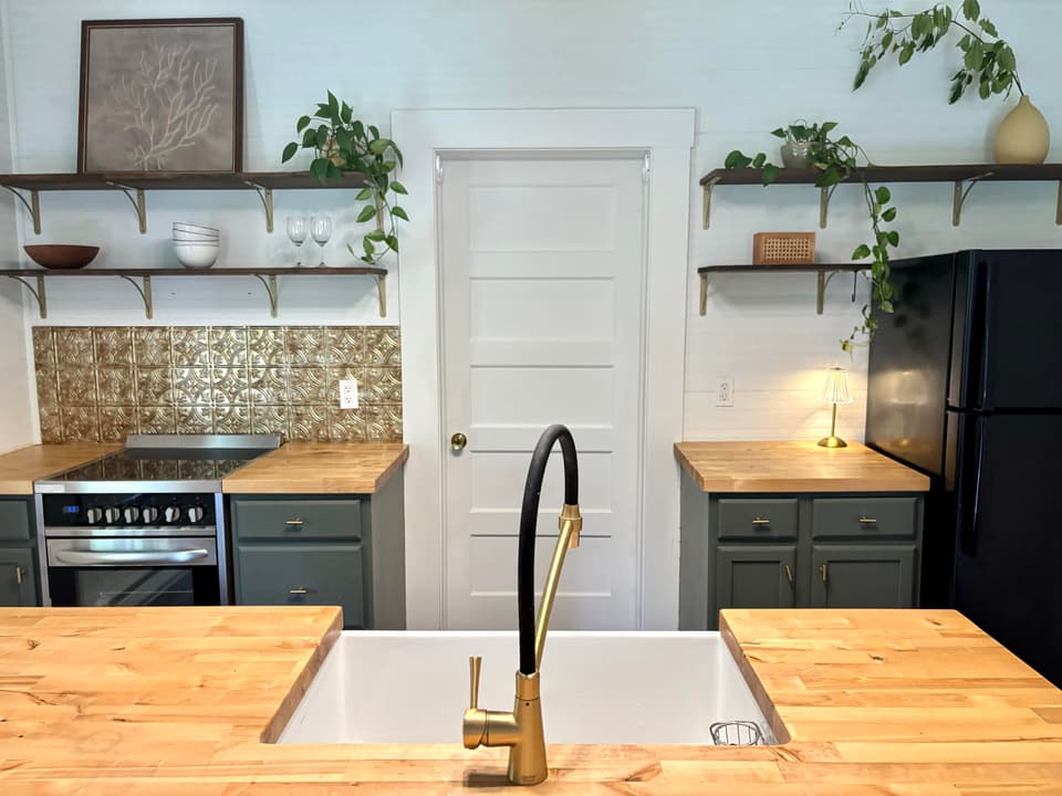611 Mabry Ln, photo 6 of 23
