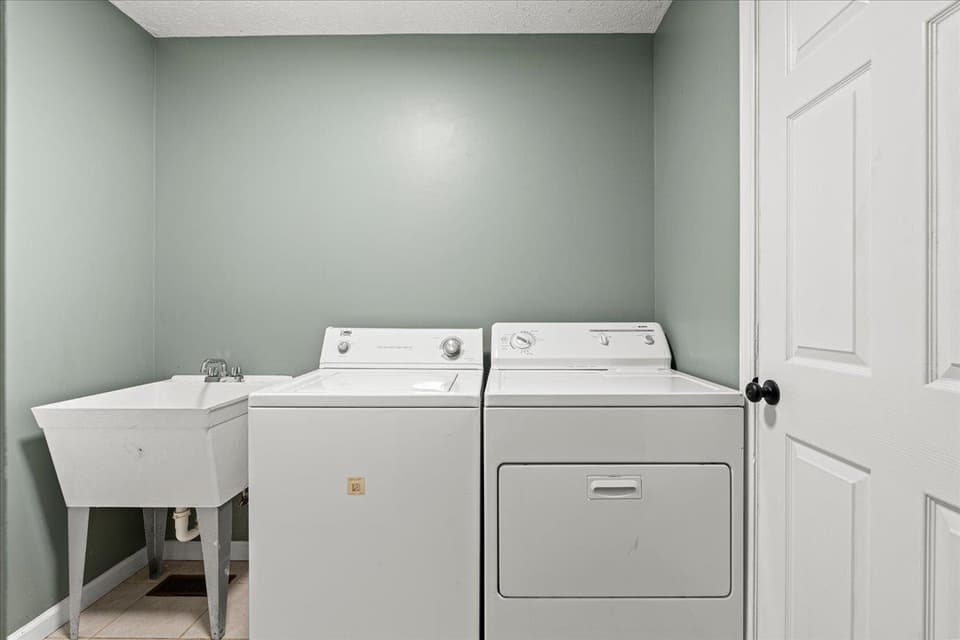 3431 Gordon Drive, photo 17 of 32