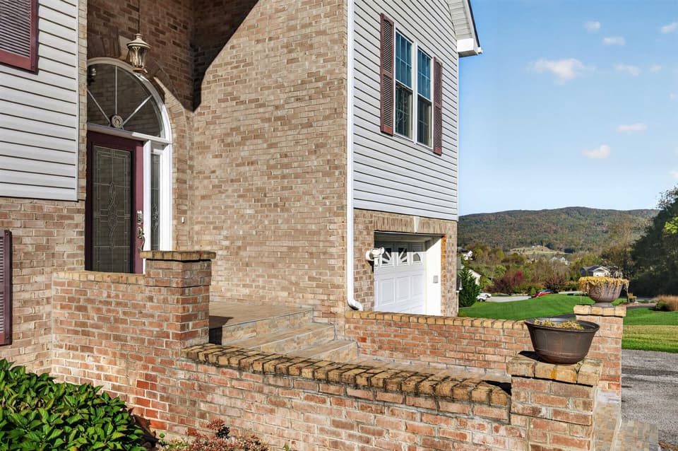 1701 Stratford View Drive, photo 13 of 40