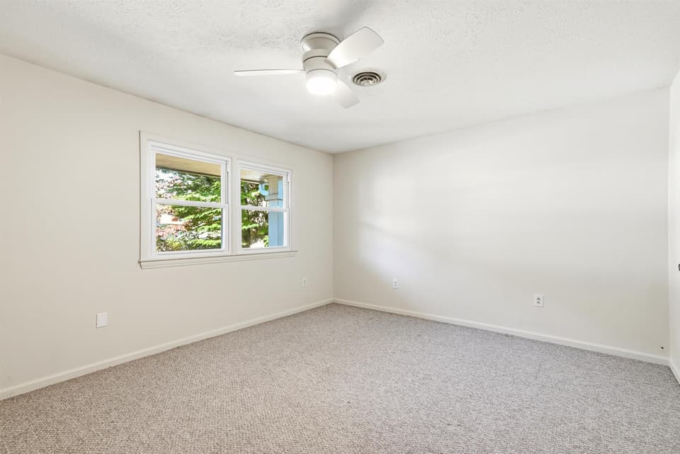 401 Stonegate Drive, photo 35 of 40