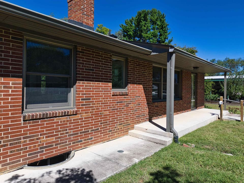404 Eastview Terrace, photo 7 of 40