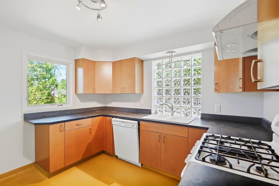404 Eastview Terrace, photo 14 of 40