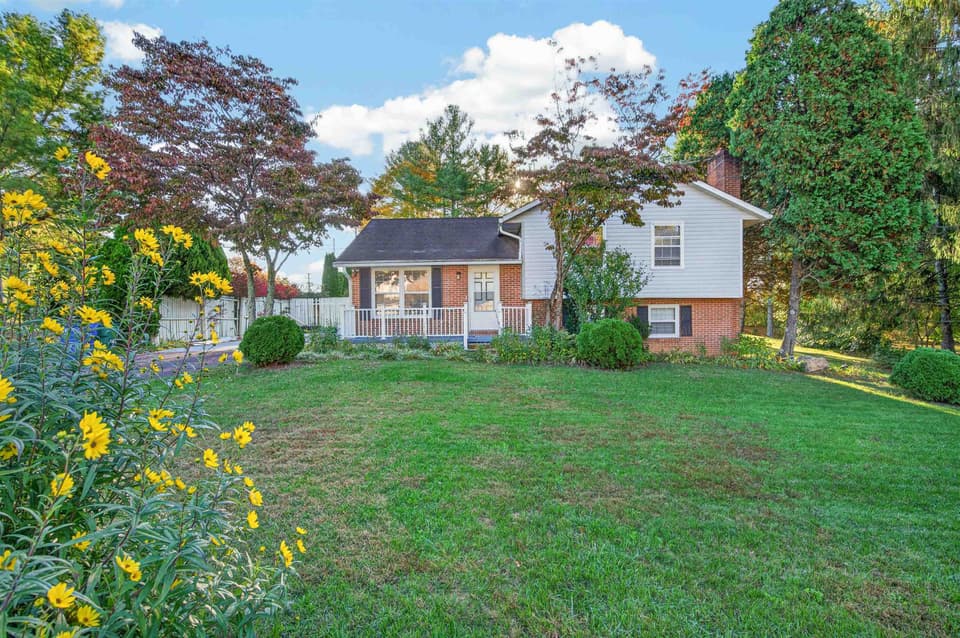 1704 Oriole Drive, photo 6 of 40