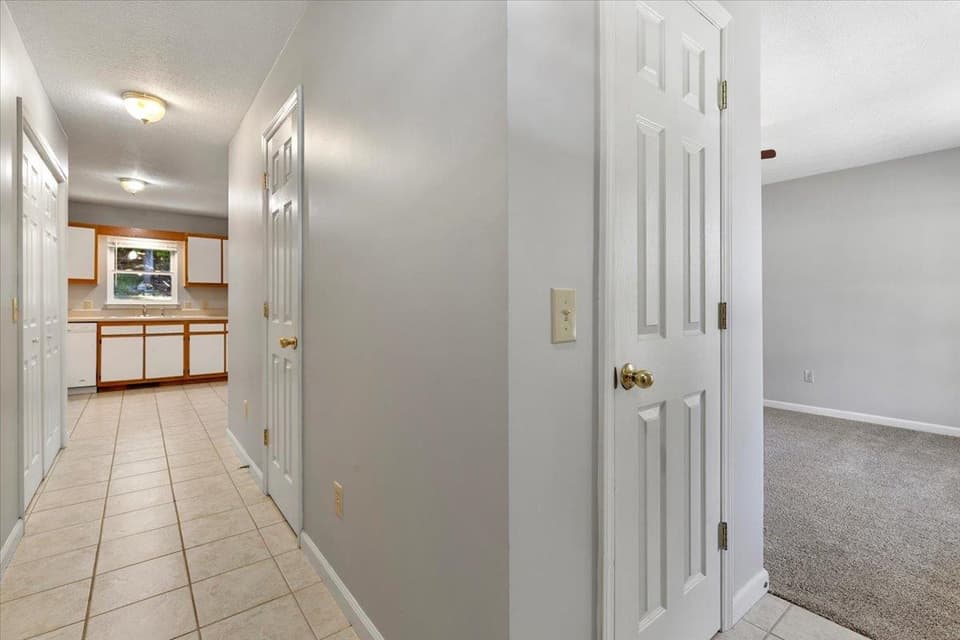 516 Sunrise Drive, photo 5 of 40
