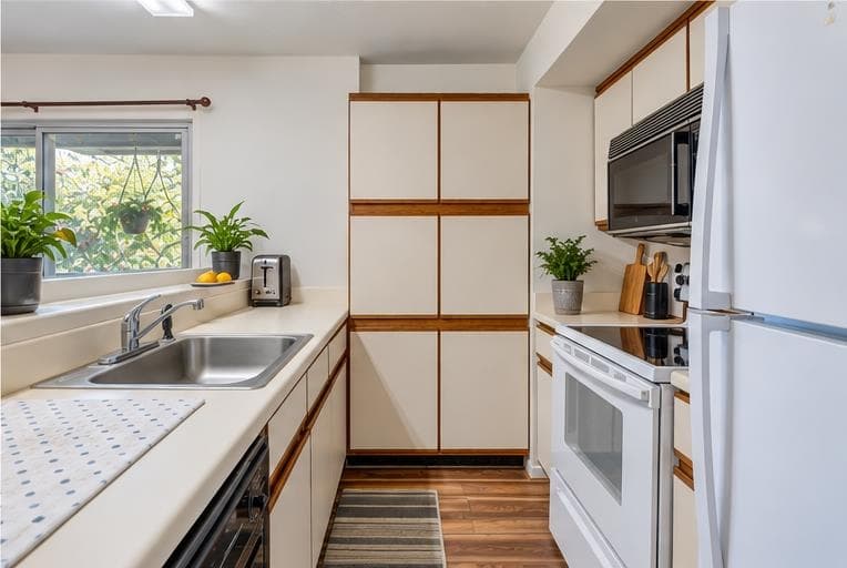 856 Newport Terrace, photo 5 of 15