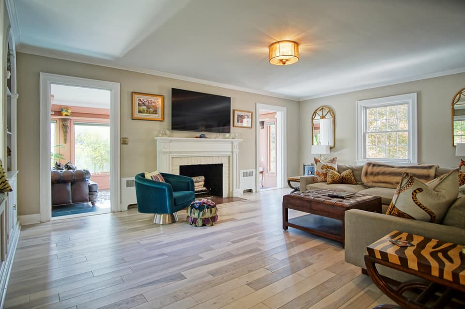 808 Preston Avenue, photo 4 of 40