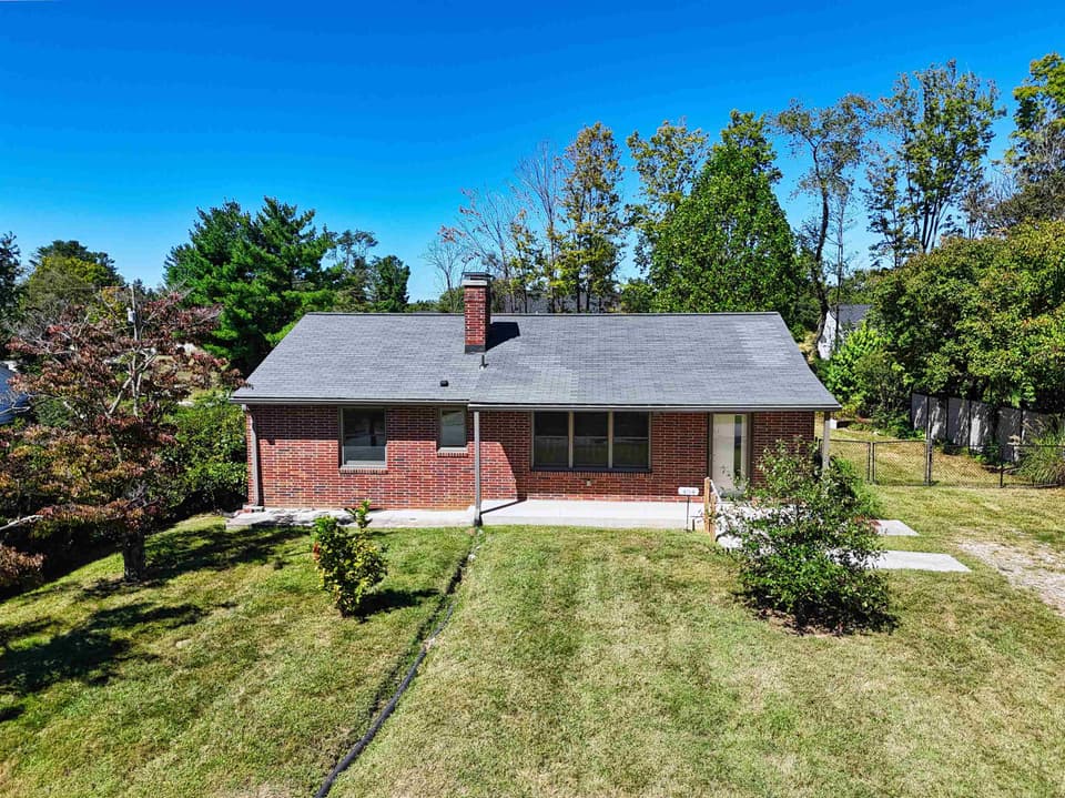 404 Eastview Terrace, photo 4 of 40