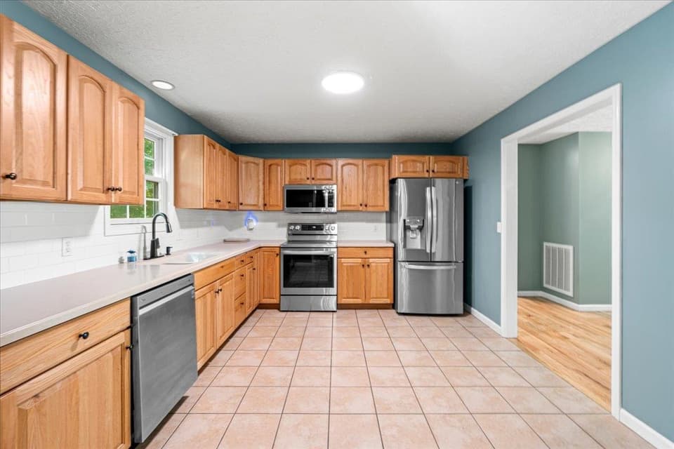 3431 Gordon Drive, photo 12 of 32